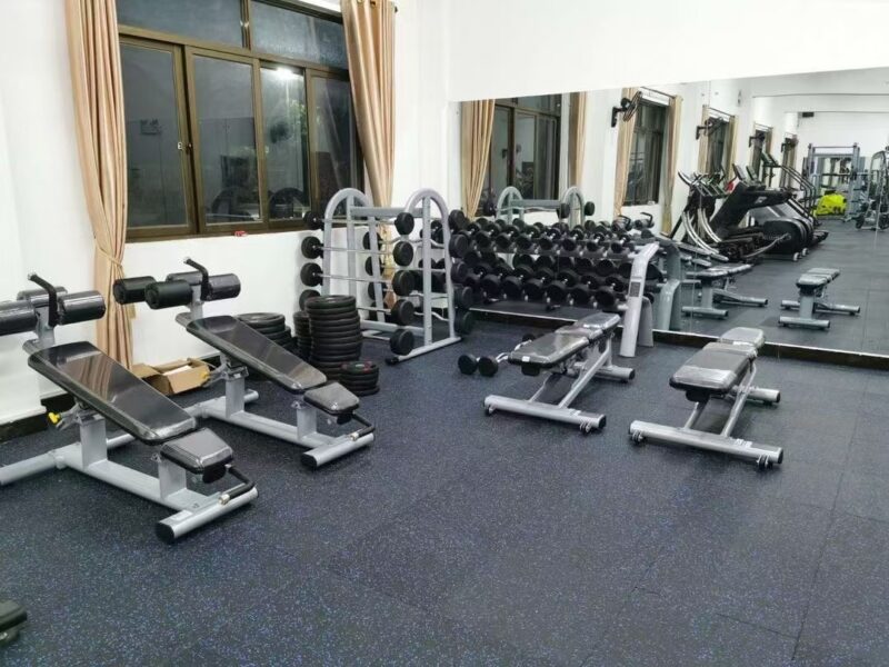 Recycled Rubber Flooring Rolls for Commercial Gyms Recycled Rubber Flooring Rolls for Commercial Gyms