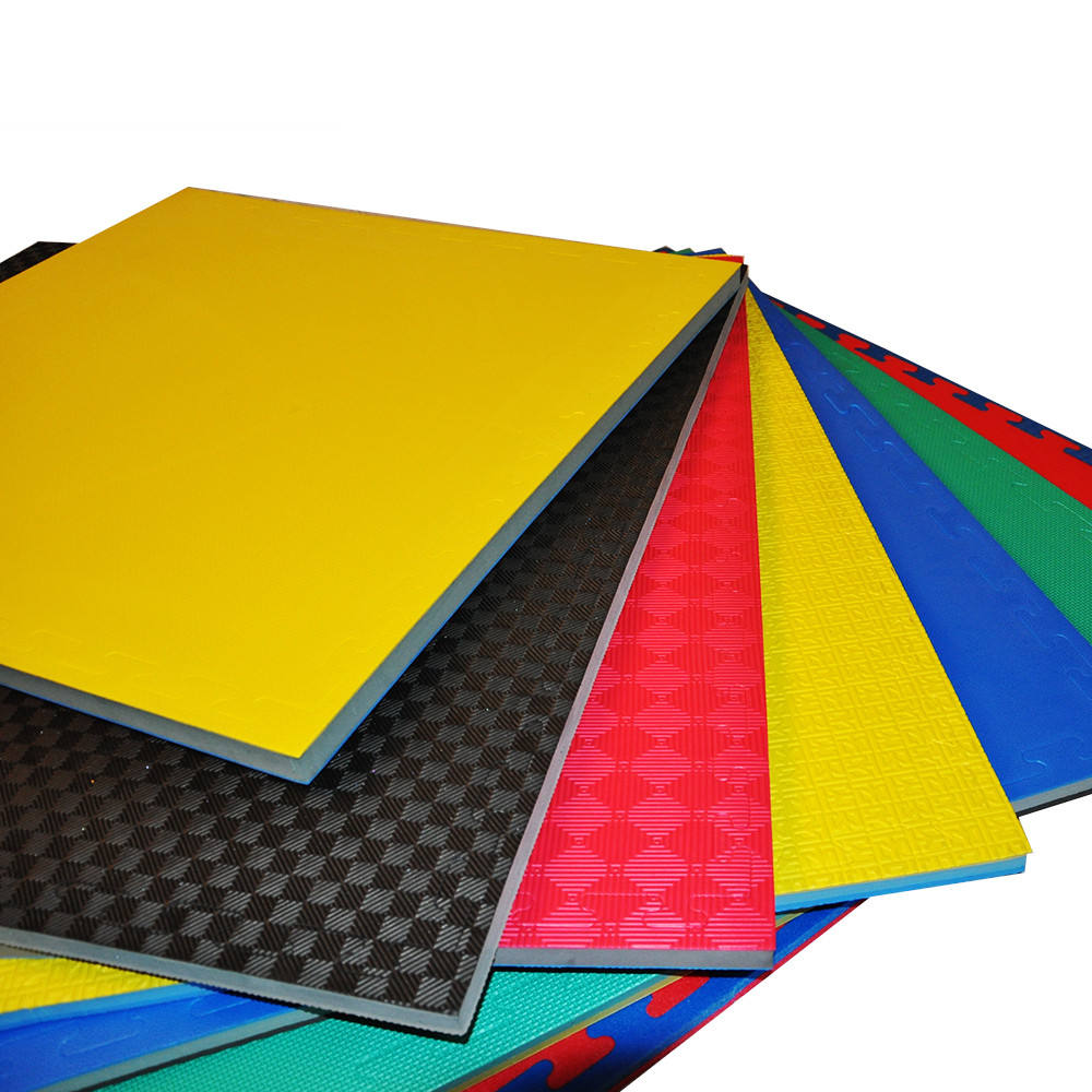 Interlocking EVA martial arts mats in multiple colours for gym and training floors